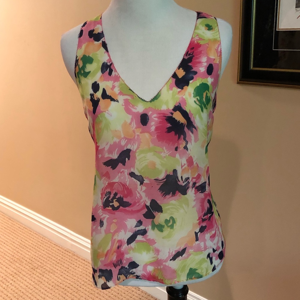 Multi-colored top w/floral design & detailed trim